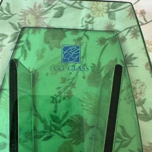 Green Post Modern V-Shaped Art Ghost Vase CG Glass Norway - Picture 3 of 7